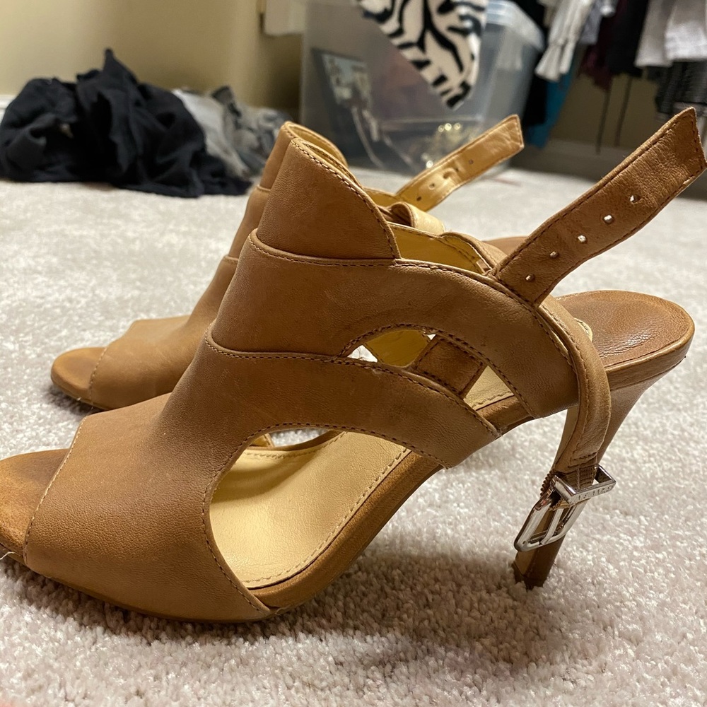 gianni bini nude heels!